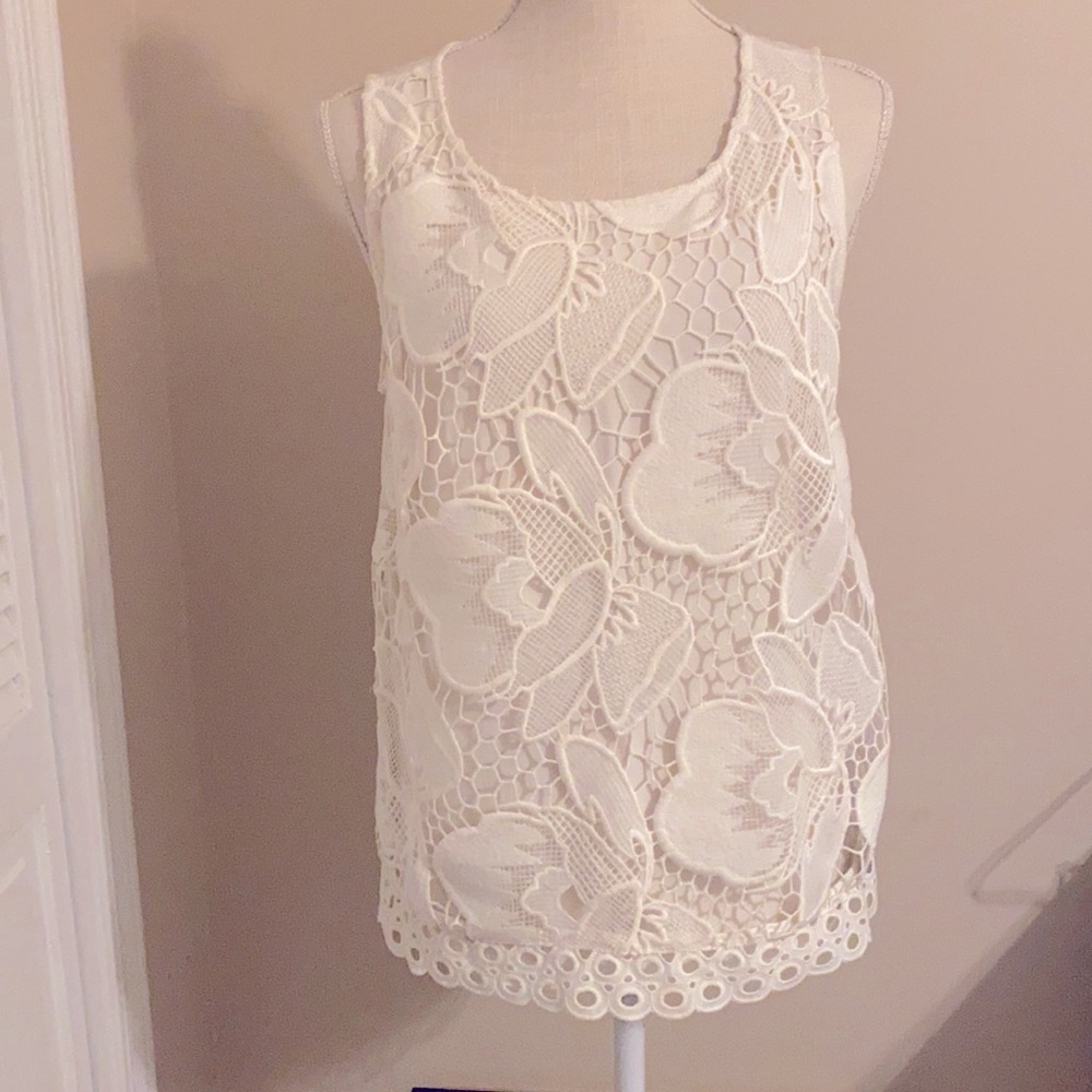 NWT sleeveless lace top - size M - Merona